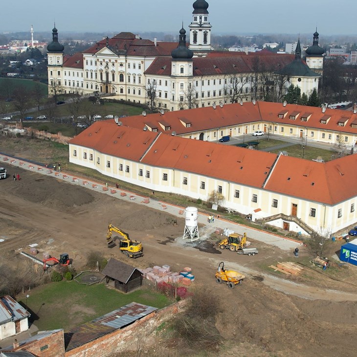 DJI 0525.00 04 10 38.Still005